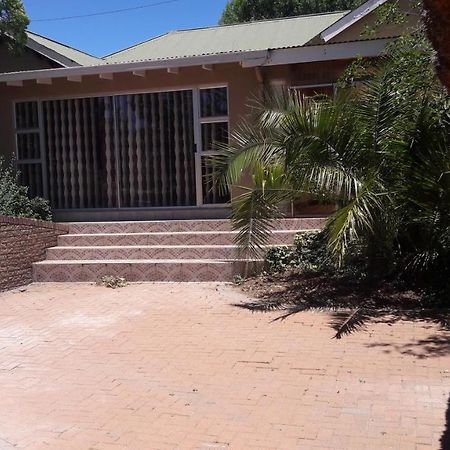 Beverly Corner Lodge Matatiele Exterior foto